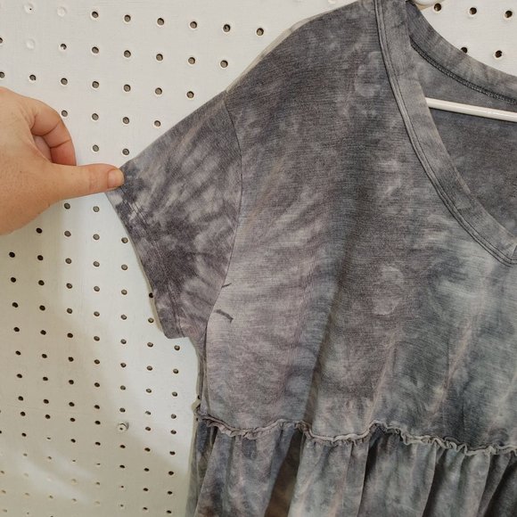 Tie-Dye V-Neck Peplum Top - Picture 4 of 6